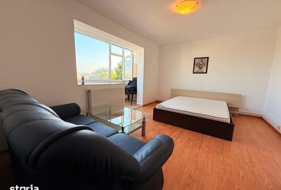 Apartament cu 3 camere decomandat în Podu Roș