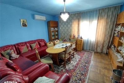 Apartament cu 3 camere decomandat în Bozovici