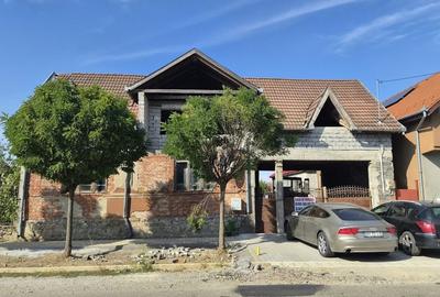 Casă cu 4 camere în Țețchea