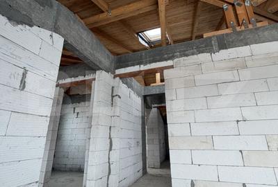 Casă cu 5 camere cu Teren 250 Mp în Malu Mare - 14