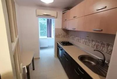 Apartament cu 2 camere decomandat, mobilat în Nicolina