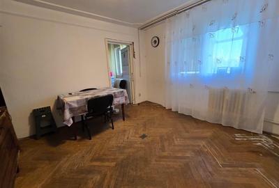 Apartament cu 3 camere semidecomandat în Podu Roș - 2