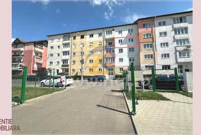 Apartament cu 3 camere decomandat în Vitrometan