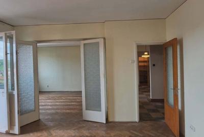 Apartament cu 3 camere în Central - 1