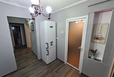 Apartament cu 3 camere decomandat, mobilat în Galata