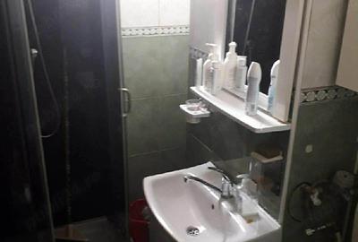 Apartament cu 2 camere semidecomandat în Craiovei