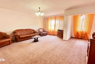 Casă cu 4 camere în Sărărie
