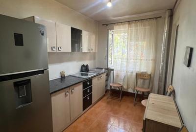Apartament cu 2 camere semidecomandat, mobilat în Craiovița Nouă