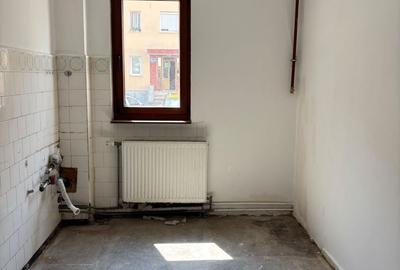 Apartament cu 3 camere semidecomandat în Hipodrom 2