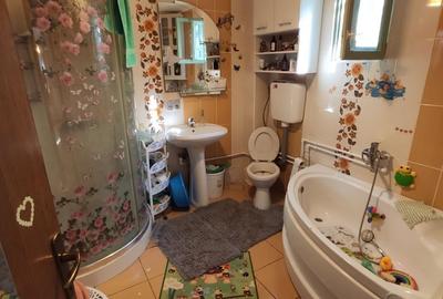 Casă cu 5 camere cu Teren 3450 Mp în Nuci - 4