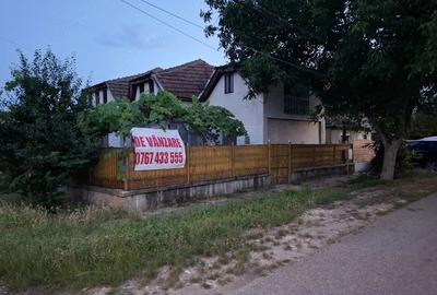 Casă cu 4 camere cu Teren 486 Mp în Plopi