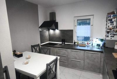 Apartament cu 3 camere semidecomandat în IAR - 1