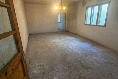 Casă cu 4 camere cu Teren 1252 Mp în Teișani - 6