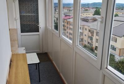 Apartament cu 3 camere decomandat în Micro 4 - 8