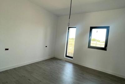 Casă cu 4 camere cu Teren 526.6 Mp în Domnești - 7