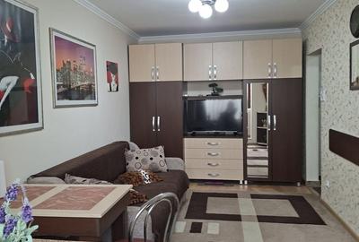 Garsonieră decomandată în Decebal