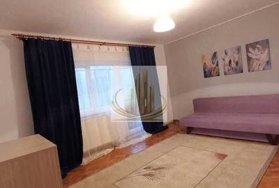 Apartament cu 3 camere decomandat în Complex Studențesc