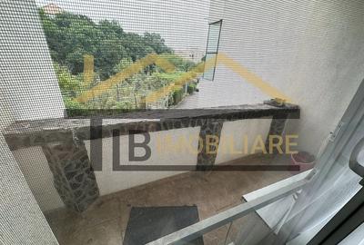 Apartament cu 3 camere decomandat în Cornișa
