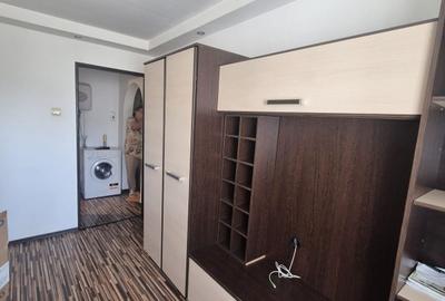 Garsonieră decomandată în Mioriței
