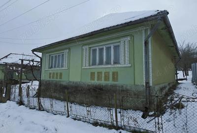 Casă cu 3 camere cu Teren 2500 Mp în Central - 2