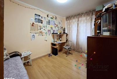 Apartament cu 3 camere decomandat în Răcădău