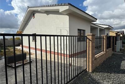 Casă cu 3 camere cu Teren 260 Mp în Moșnița Nouă