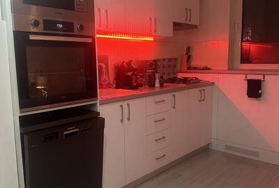 Apartament cu 3 camere semidecomandat în Central