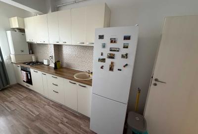 Apartament cu 2 camere decomandat în Roșu