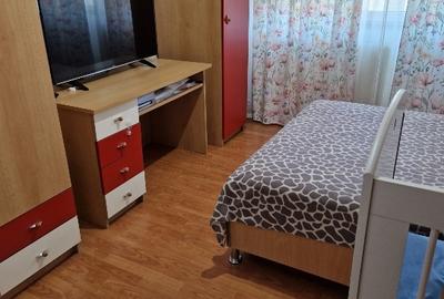 Apartament cu 3 camere decomandat, mobilat în Central