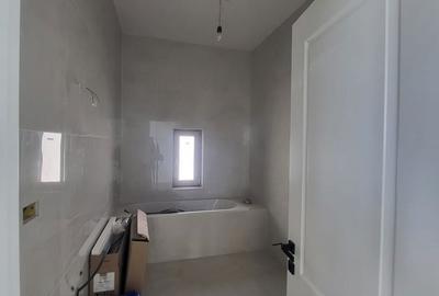 Casă cu 7 camere cu Canalizare în Central