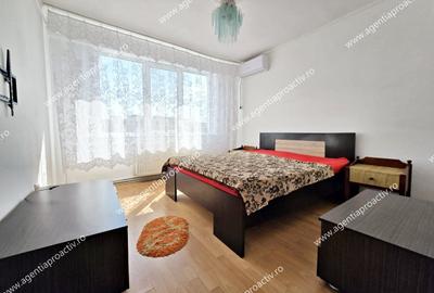 Apartament cu 3 camere semidecomandat în Micro 17 - 1