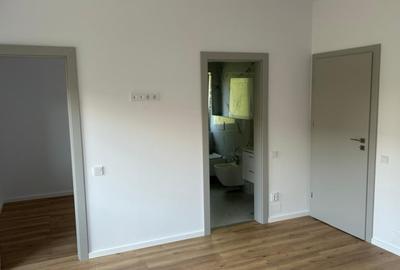 Casă cu 4 camere cu Teren 292 Mp în Florești