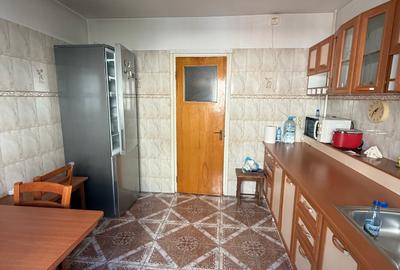 Apartament cu 3 camere semidecomandat, mobilat în Titulescu