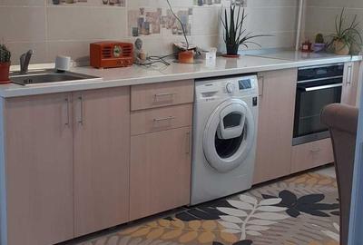 Apartament cu 2 camere decomandat în Tractorul
