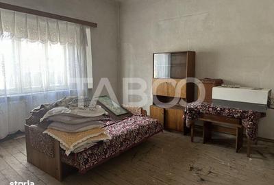 Casă cu 3 camere cu Canalizare în Sâmbăta de Sus - 3