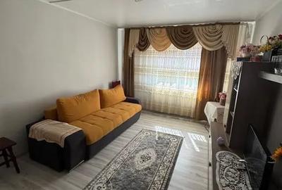 Apartament cu 3 camere decomandat în Poarta 6