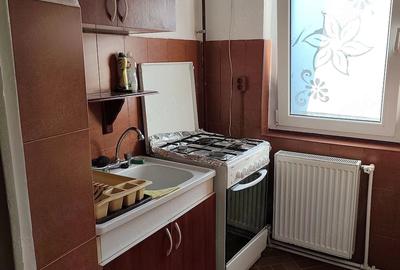 Garsonieră decomandată în Petros - 8
