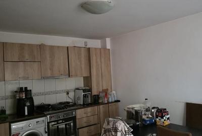 Casă cu 6 camere cu Teren 251 Mp în Central