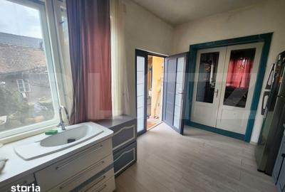Casă cu 5 camere cu Teren 1370 Mp în Teiu - 2