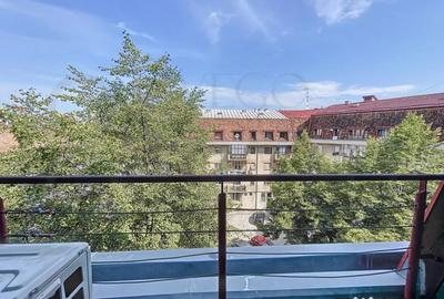 Apartament cu 3 camere semidecomandat în Central - 1