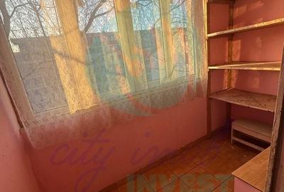 Apartament cu 3 camere semidecomandat în Ozana
