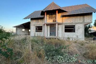 Casă cu 5 camere cu Teren 1400 Mp în Central