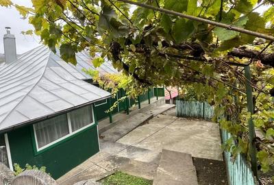 Casă cu 3 camere decomandat în Boțești