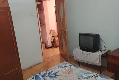 Apartament cu 3 camere decomandat în Sud