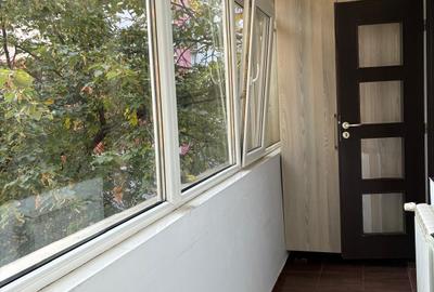 Apartament cu 3 camere semidecomandat, mobilat în Podu Roș
