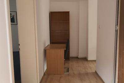 Garsonieră decomandată în Central - 7