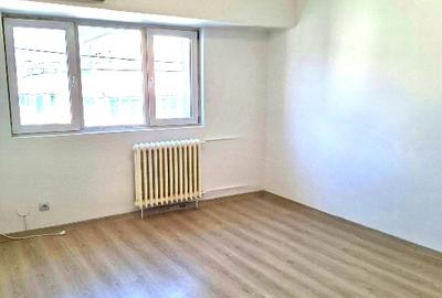Apartament cu 3 camere decomandat în Obor