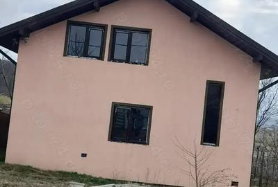 Casă cu 4 camere cu Centrală Termică în Miclești - 4