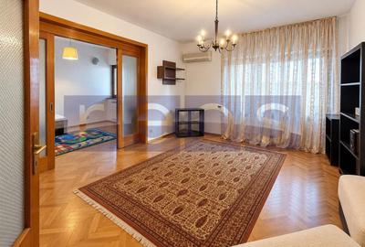Apartament cu 3 camere în P-ța Victoriei