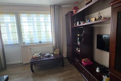 Apartament cu 3 camere decomandat în Cornișa - 3